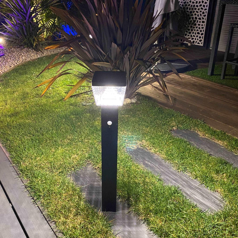 Borne Led solaire LIBERTY -  Détecteur de mouvements - 3 modes d'éclairages 75 à 600 lumens